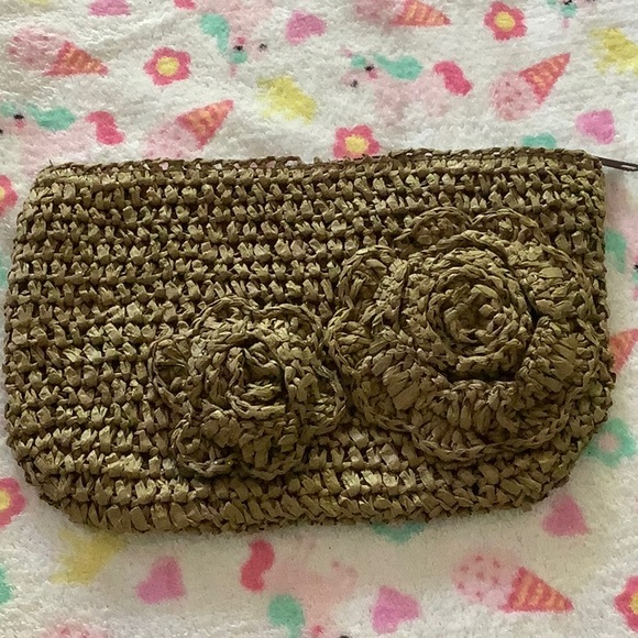 Old Navy Handbags - Old navy raffia clutch